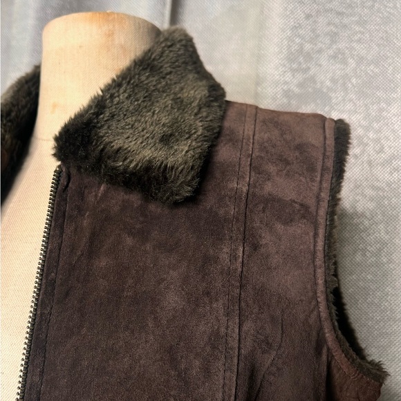 Madison Studio Dark Brown Vest with Black Collar - Picture 3 of 11